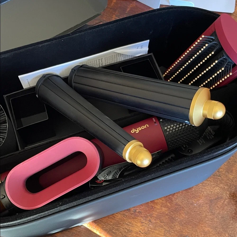 Dyson Airwrap i.d. Styler in Red and Gold. Straight+wavy.